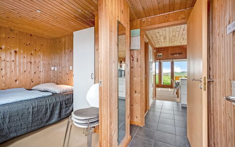 Tanea - 700M to the Fjord: Legna, Pavimento, Pavimentazione, Soffitto, Interior Design, Camera Da Letto, Latifoglie, Color Legno, Letto, Camera