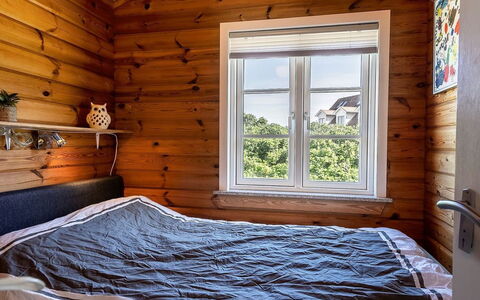 Algea - 300M from the Sea: Legna, Camera Da Letto, Pavimento, Pavimentazione, Letto, Interior Design, Lenzuolo, Bedding, Mobilia, Casa