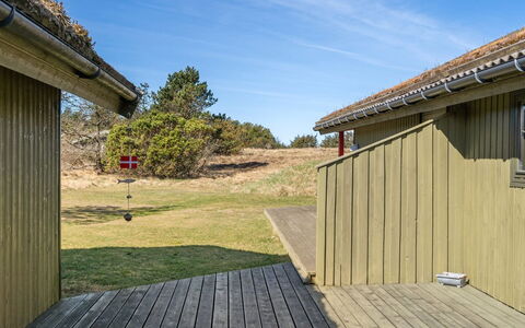 Alfrik - 900M from the Sea: Zona Residenziale, Tetto, Sobborgo, Driveway, Estate, Camino