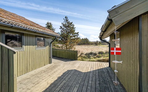 Alfrik - 900M from the Sea: Zona Residenziale, Tetto, Sobborgo, Driveway, Estate, Camino