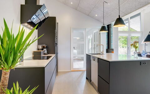 Antonina - 800M from the Sea: Cucina, Interior Design, Controsoffitto, Pavimentazione, Mobilia, Lampada, Soffitto, Elettrodomestico Da Cucina, Legna, Cabinetry