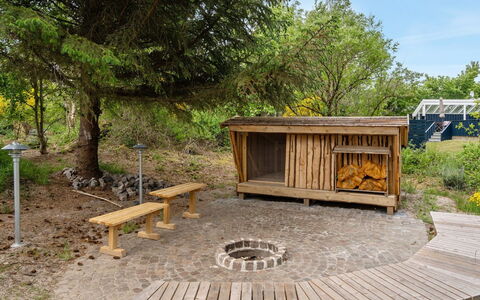 Antonina - 800M from the Sea: Legna, Giardino, Latifoglie, Backyard, Color Legno, Legname, Materiali Naturali, Plank, Landscaping, Struttura Esterna
