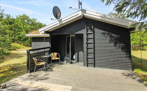 Heike - 1.3Km from the Sea: Architettura, Tetto, Casa, Materiale Composito, Illuminazione Diurna, Raccordo, Driveway