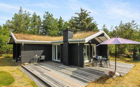 Heike - 1.3Km from the Sea: Architettura, Tetto, Casa, Materiale Composito, Illuminazione Diurna, Raccordo, Driveway