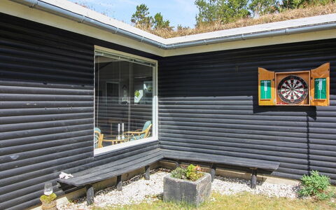 Heike - 1.3Km from the Sea: Architettura, Tetto, Casa, Materiale Composito, Illuminazione Diurna, Raccordo, Driveway