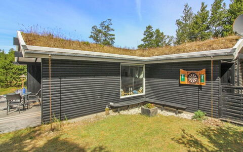 Heike - 1.3Km from the Sea: Architettura, Tetto, Casa, Materiale Composito, Illuminazione Diurna, Raccordo, Driveway