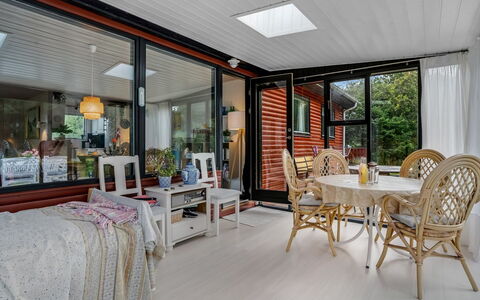 Lykka - 950M from the Sea: Mobilia, Legna, Interior Design, Sedia, Divano, Soggiorno, Casa, Tavolo, Porta, Pavimento
