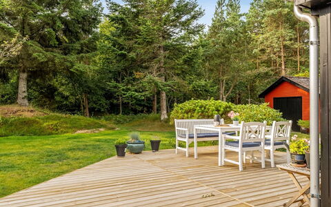 Lykka - 950M from the Sea: Legna, Arbusto, Giardino, Lotto, Deck, Groundcover, Latifoglie, Mobili Da Esterno, Pavimento In Legno