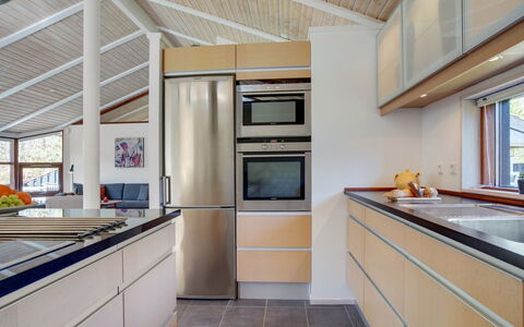 Angja - 800M from the Sea: Cucina, Controsoffitto, Interior Design, Pavimentazione, Elettrodomestico Da Cucina, Legna, Cabinetry, Apparecchio Major, Soffitto, Pavimento