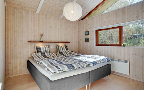 Angja - 800M from the Sea: Interior Design, Pavimentazione, Legna, Soffitto, Camera Da Letto, Pavimento, Mobilia, Camera, Letto, Illuminazione