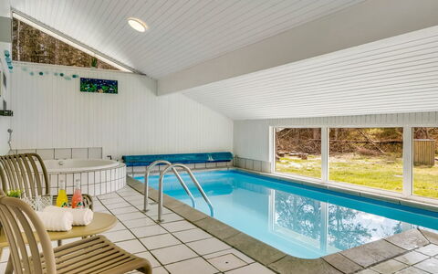 Gladis - 900M from the Sea: Interior Design, Pavimentazione, Pavimento, Mobilia, Soffitto, Camera, Ricorrere, Hotel, Piscina, Design