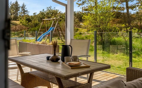 Gladis - 900M from the Sea: Mobilia, Sedia, Legna, Mobili Da Esterno, Tavolo, Interior Design, Cucina & Sala Da Pranzo Tavolo, Pavimentazione, Pavimento, Portico