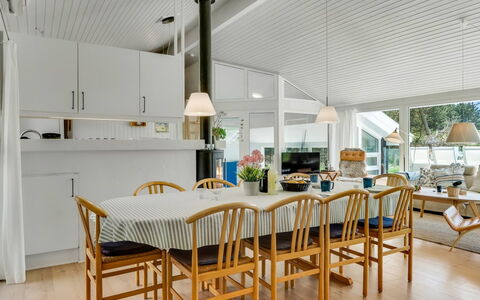 Gladis - 900M from the Sea: Legna, Interior Design, Mobilia, Soffitto, Pavimentazione, Sedia, Pavimento, Cucina & Sala Da Pranzo Tavolo, Lampada, Sala Da Pranzo