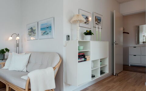 Cornel - 290M from the Sea: Mobilia, Interior Design, Pavimentazione, Parete, Pavimento, Legna, Camera, Illuminazione, Soggiorno, Soffitto
