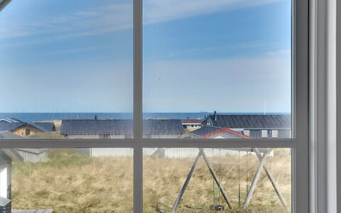 Galin - 200M from the Sea: Zona Residenziale, Tetto, Sobborgo, Driveway, Estate, Camino