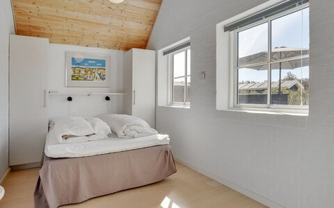 Galin - 200M from the Sea: Zona Residenziale, Tetto, Sobborgo, Driveway, Estate, Camino