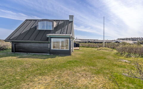 Galin - 200M from the Sea: Zona Residenziale, Tetto, Sobborgo, Driveway, Estate, Camino