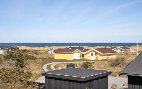 Galin - 200M from the Sea: Zona Residenziale, Tetto, Sobborgo, Driveway, Estate, Camino