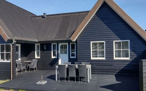 Galin - 200M from the Sea: Appartamento, Shade, Balcone, Sedia, Recinzione, Mobili Da Esterno, Alluminio, Erba Sintetica