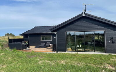 Hinda - 1.2Km from the Sea
