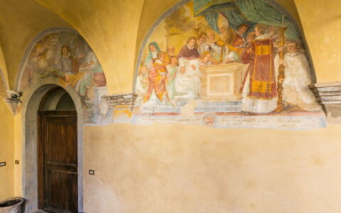 Il Convento: Nube, Cielo, Legna, Pianta, Pavimento, Mobili Da Esterno, Pavimentazione, Shade, Sedia, Latifoglie