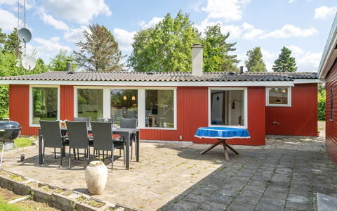 Ilari - 280M from the Sea: Zona Residenziale, Tetto, Sobborgo, Driveway, Estate, Camino