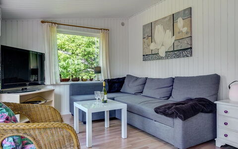 Ilari - 280M from the Sea: Zona Residenziale, Tetto, Sobborgo, Driveway, Estate, Camino