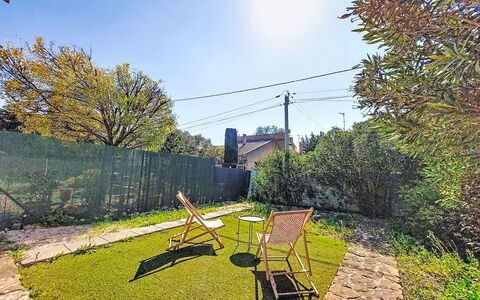 Provence Parc: Verde, Giardino, Luce Del Sole, Backyard, Shade, Prato, Cortile, Landscaping, Home Scherma, Passerella