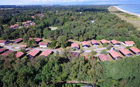 Elfride - 200M from the Sea: Piscina, Mobili Da Esterno, Mobilia, Ricorrere, Flagstone, Eco Hotel, Shade, Sedia, Tempo Libero, Estate