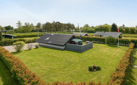 Tican - 400M from the Sea: Architettura, Tetto, Casa, Materiale Composito, Illuminazione Diurna, Raccordo, Driveway
