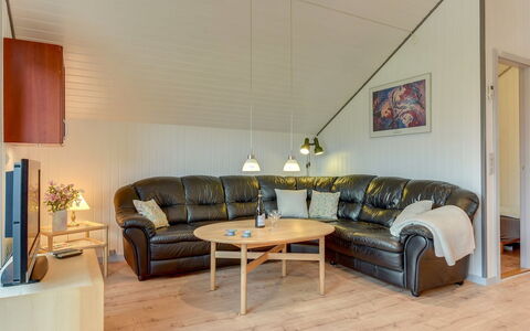 Tican - 400M from the Sea: Legna, Soffitto, Interior Design, Mobilia, Divano, Pavimentazione, Pavimento, Soggiorno, Camera