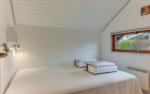 Tican - 400M from the Sea: Interior Design, Pavimentazione, Legna, Soffitto, Pavimento, Camera Da Letto, Letto, Illuminazione, Camera, Mobilia