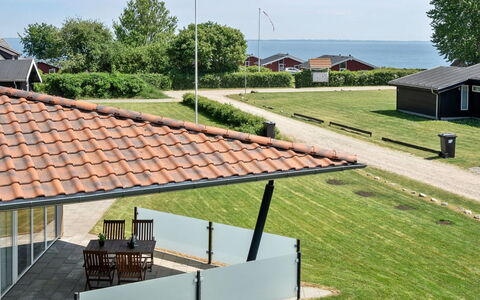 Helena - 250M from the Sea: Tetto, Casa, Shade, Villetta, Portico, Estate, Prato, Cortile, Raccordo, Landscaping