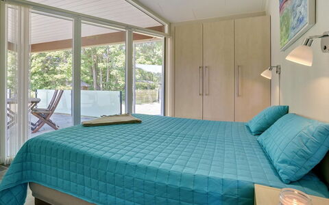 Helena - 250M from the Sea: Interior Design, Mobilia, Letto, Camera Da Letto, Pavimentazione, Pavimento, Legna, Soffitto, Tessile, Lenzuolo