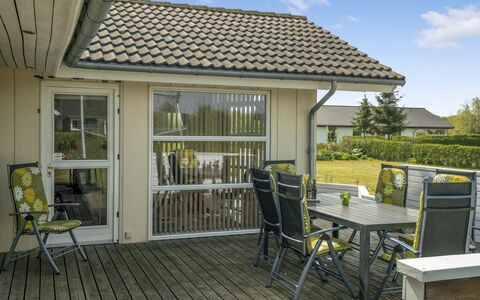 Reimer - 700M from the Sea: Zona Residenziale, Tetto, Sobborgo, Driveway, Estate, Camino
