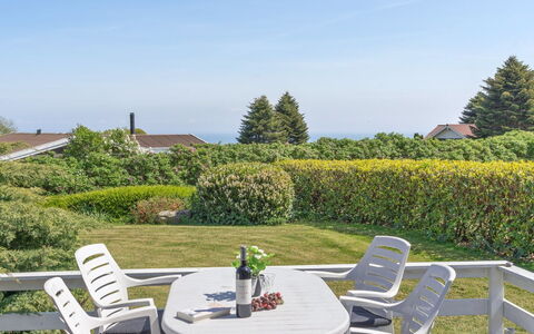 Jarmericus - 300M from the Sea: Arbusto, Mobili Da Esterno, Mobilia, Lotto, Tavolo Esterno, Giardino, Groundcover, Prato, Sedia