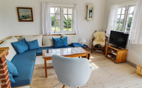 Liselott - 300M from the Sea: Tetto, Casa, Casa, Villetta, Porta, Raccordo, Deck, Portico, Plank, Latifoglie