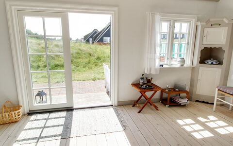 Liselott - 300M from the Sea: Tetto, Casa, Casa, Villetta, Porta, Raccordo, Deck, Portico, Plank, Latifoglie