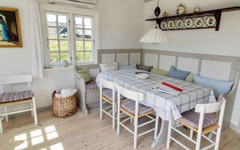 Liselott - 300M from the Sea: Tetto, Casa, Casa, Villetta, Porta, Raccordo, Deck, Portico, Plank, Latifoglie