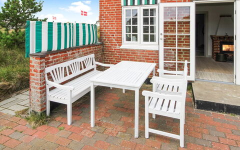 Liselott - 300M from the Sea: Tetto, Casa, Casa, Villetta, Porta, Raccordo, Deck, Portico, Plank, Latifoglie