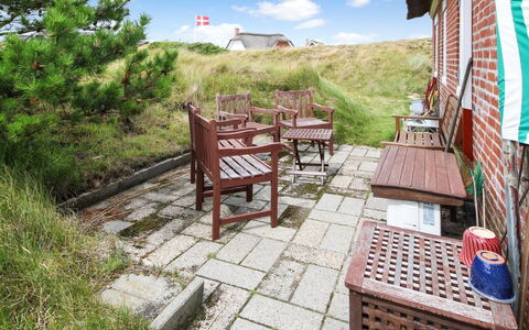Liselott - 300M from the Sea: Tetto, Casa, Casa, Villetta, Porta, Raccordo, Deck, Portico, Plank, Latifoglie