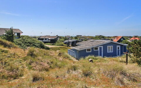 Manni - 800M from the Sea: Zona Residenziale, Tetto, Sobborgo, Driveway, Estate, Camino