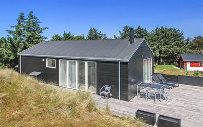 Manni - 800M from the Sea