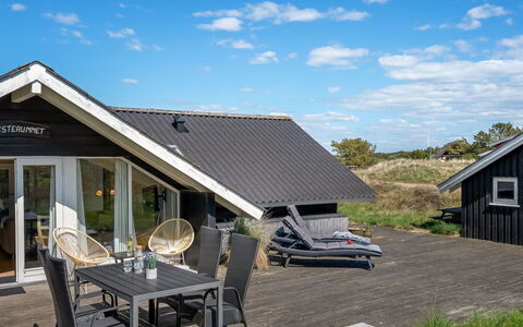 Maxie - 1.2Km from the Sea: Tetto, Casa, Casa, Villetta, Porta, Raccordo, Deck, Portico, Plank, Latifoglie