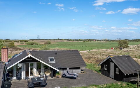 Maxie - 1.2Km from the Sea: Tetto, Casa, Casa, Villetta, Porta, Raccordo, Deck, Portico, Plank, Latifoglie