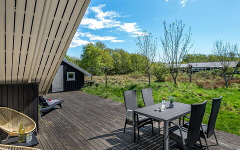 Maxie - 1.2Km from the Sea: Tetto, Casa, Casa, Villetta, Porta, Raccordo, Deck, Portico, Plank, Latifoglie