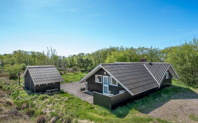 Maxie - 1.2Km from the Sea