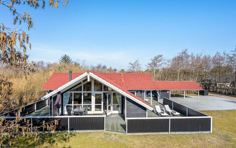 Germaine - 1.2Km from the Sea: Tetto, Casa, Casa, Villetta, Porta, Raccordo, Deck, Portico, Plank, Latifoglie