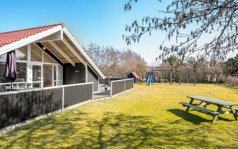 Germaine - 1.2Km from the Sea: Tetto, Casa, Casa, Villetta, Porta, Raccordo, Deck, Portico, Plank, Latifoglie