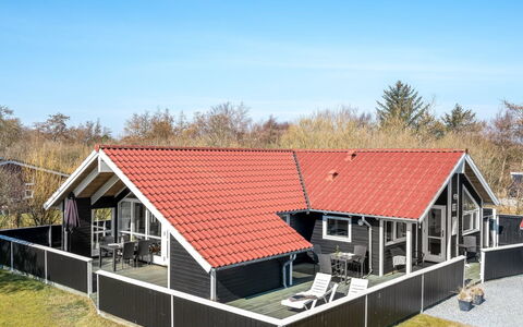 Germaine - 1.2Km from the Sea: Tetto, Casa, Casa, Villetta, Porta, Raccordo, Deck, Portico, Plank, Latifoglie